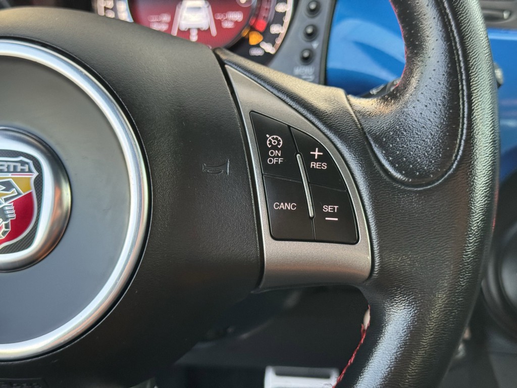 2018 FIAT 500 Image 16