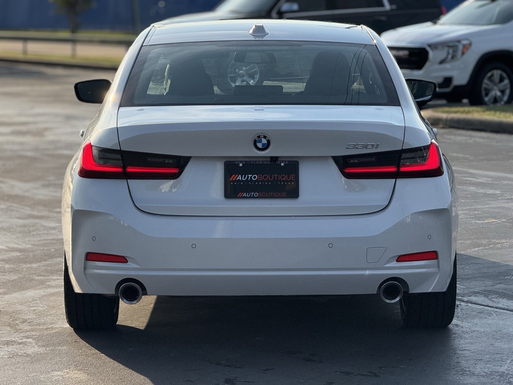 2025 BMW 3 Series Image 7
