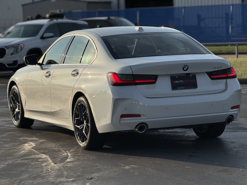 2025 BMW 3 Series Image 8