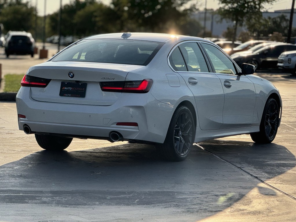 2025 BMW 3 Series Image 9