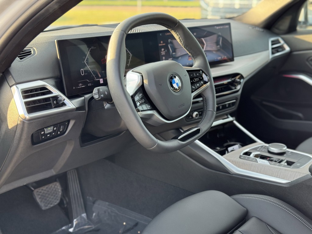2025 BMW 3 Series Image 12