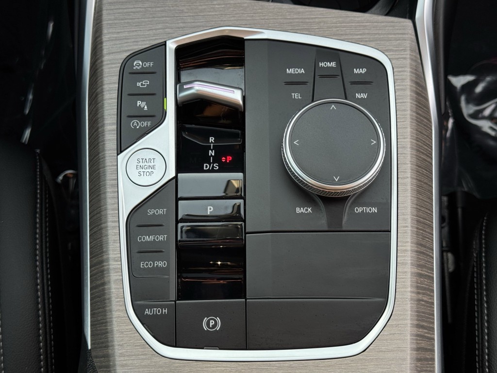 2025 BMW 3 Series Image 22