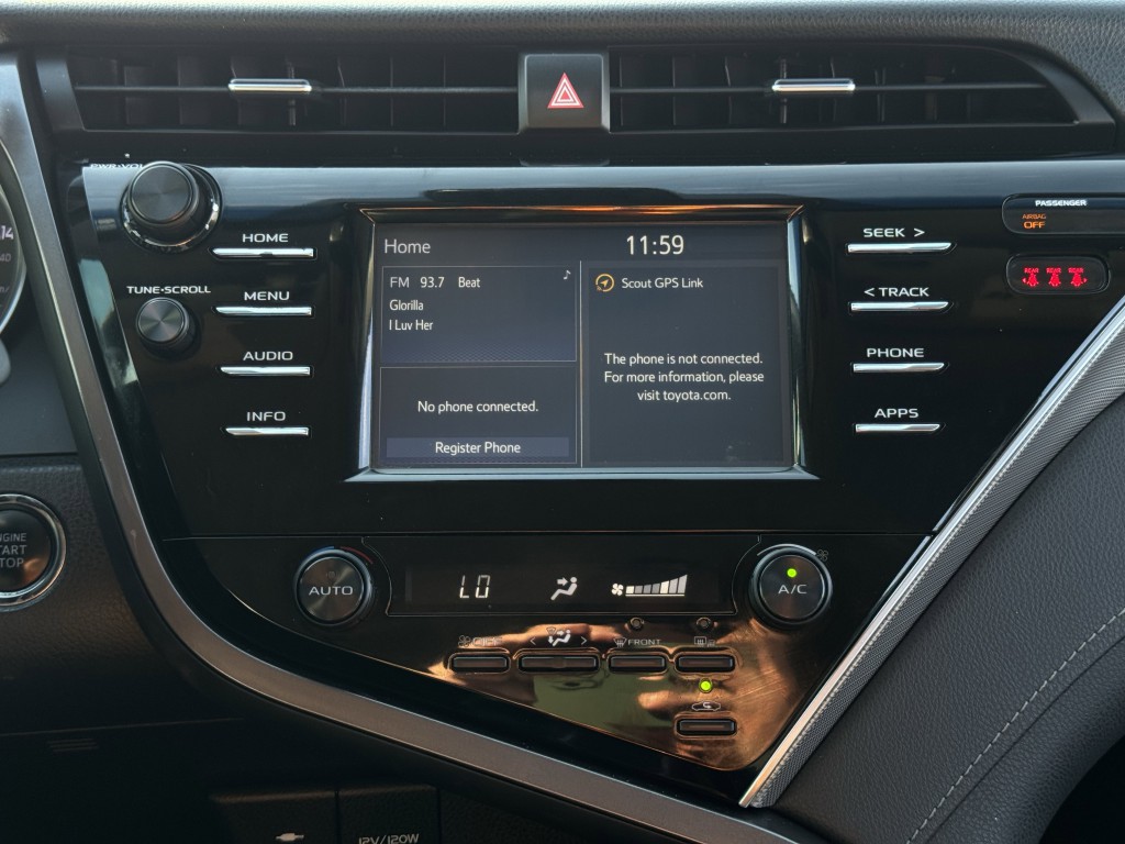 2018 Toyota Camry Image 18