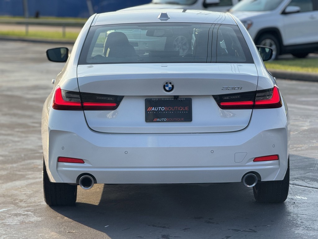 2025 BMW 3 Series Image 7