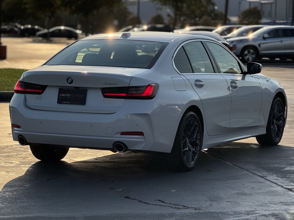 2025 BMW 3 Series Image 8