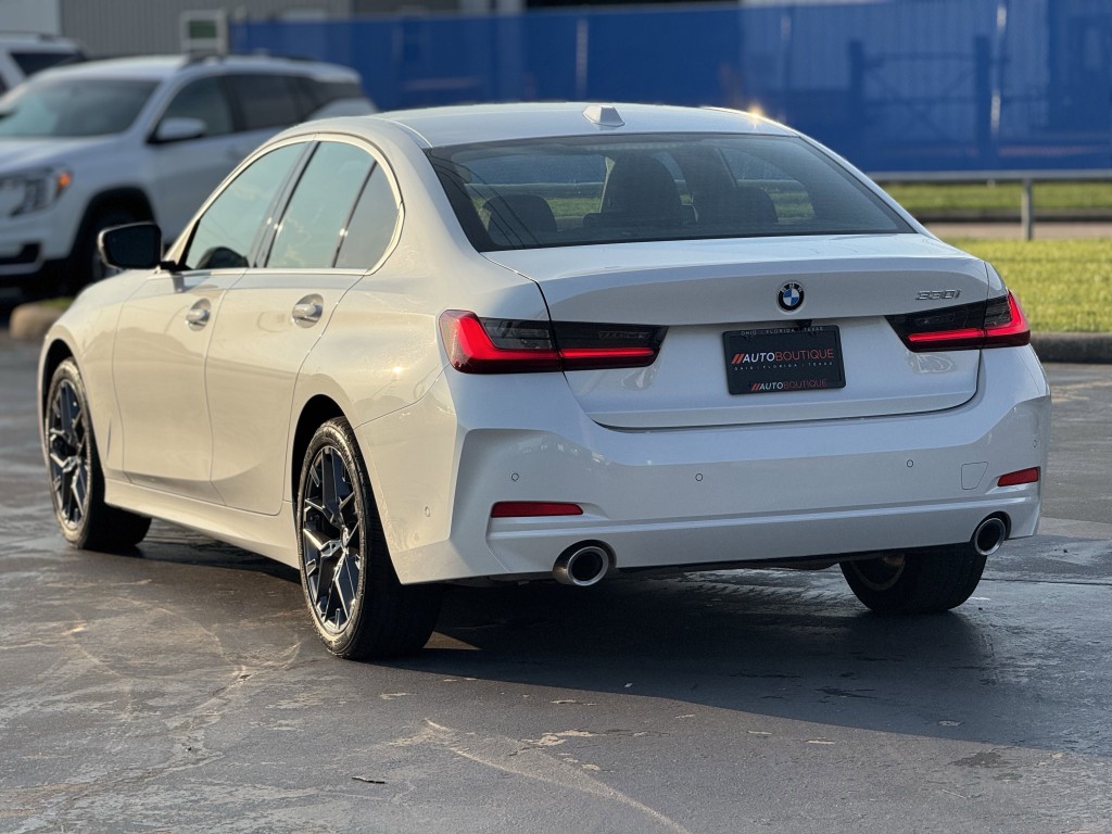 2025 BMW 3 Series Image 9