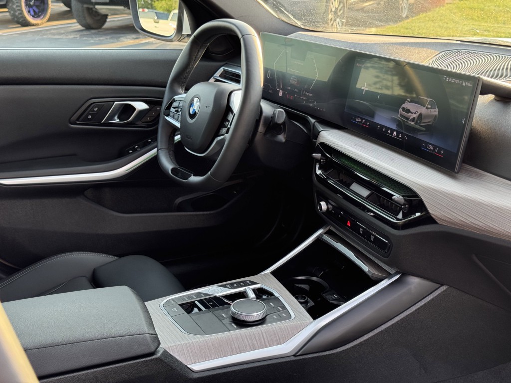 2025 BMW 3 Series Image 14