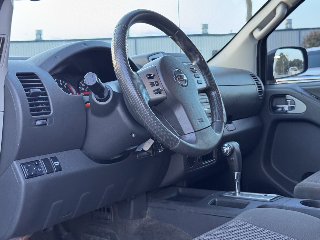 2016 Nissan Frontier Image 12