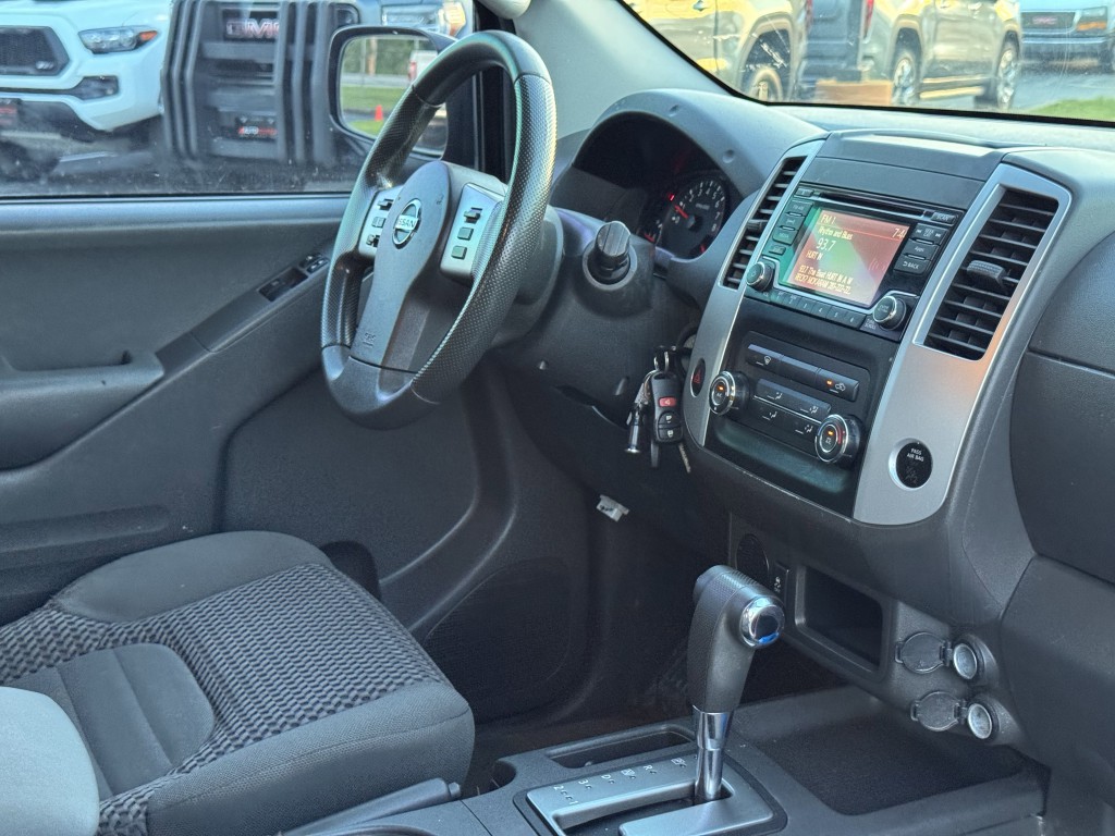 2016 Nissan Frontier Image 13
