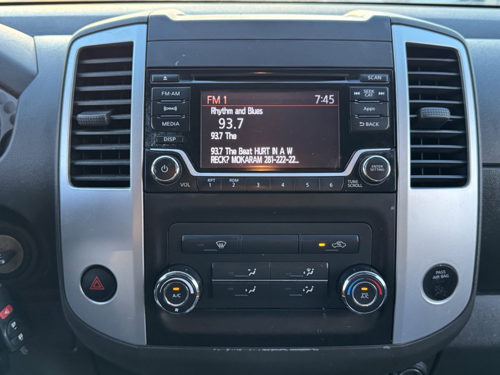 2016 Nissan Frontier Image 17
