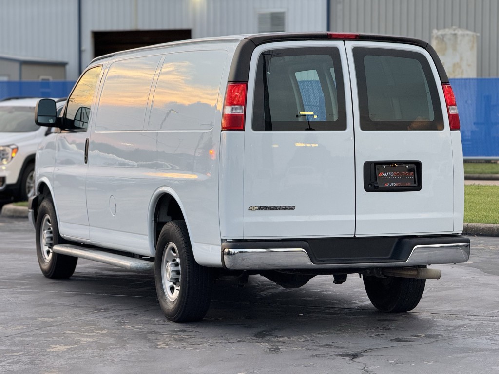 2023 Chevrolet Express Image 9