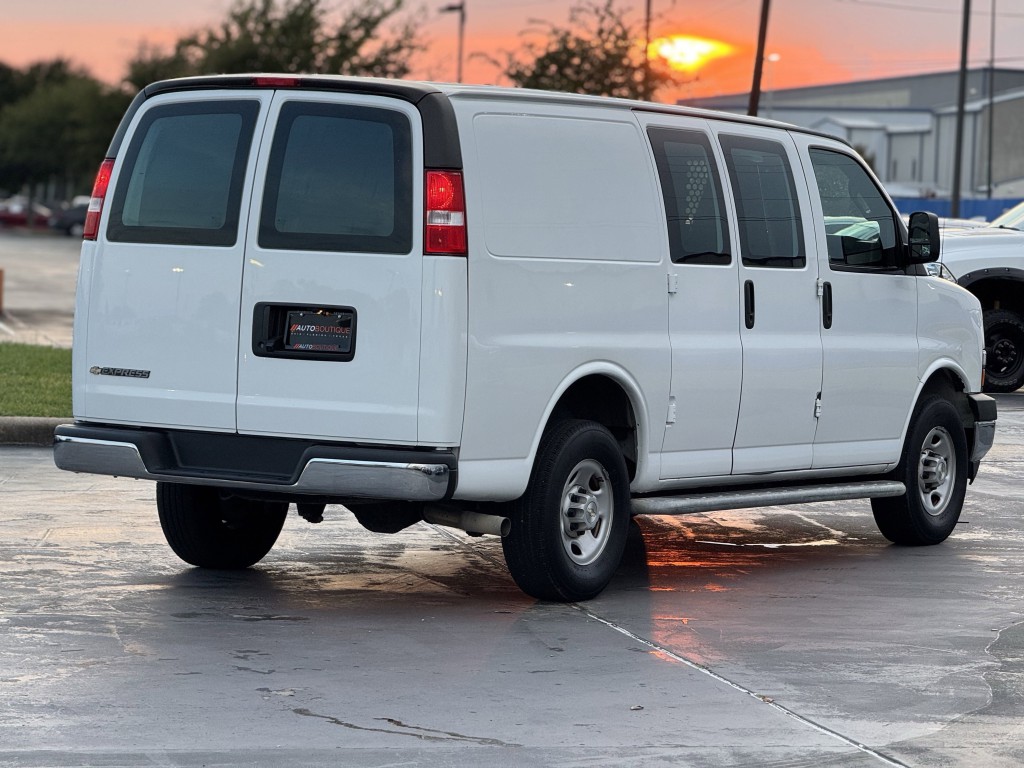 2023 Chevrolet Express Image 10