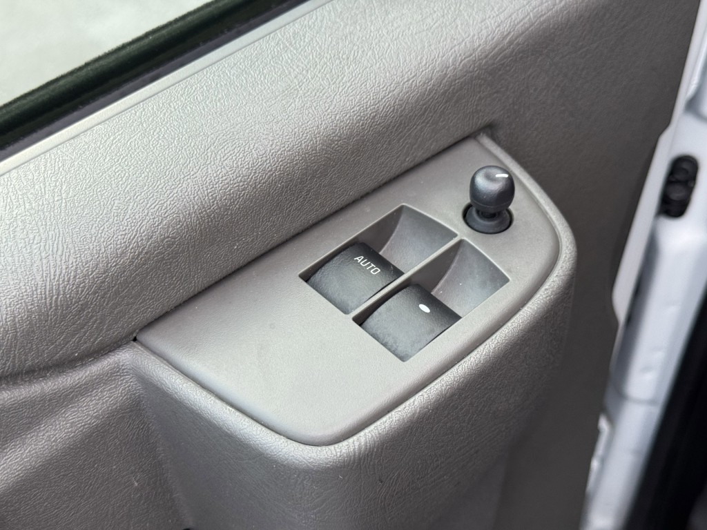 2023 Chevrolet Express Image 18