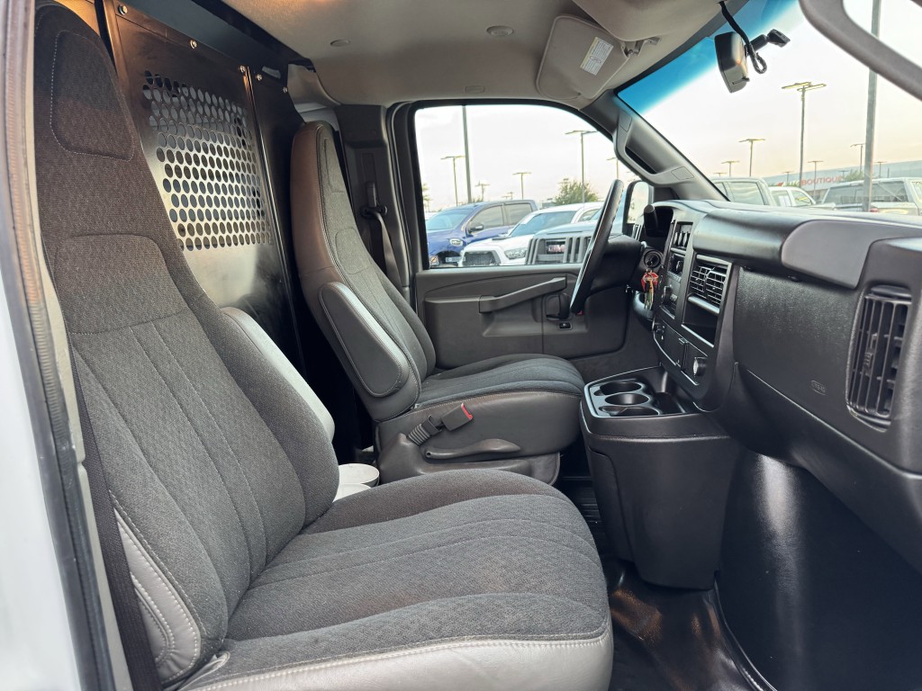 2023 Chevrolet Express Image 20