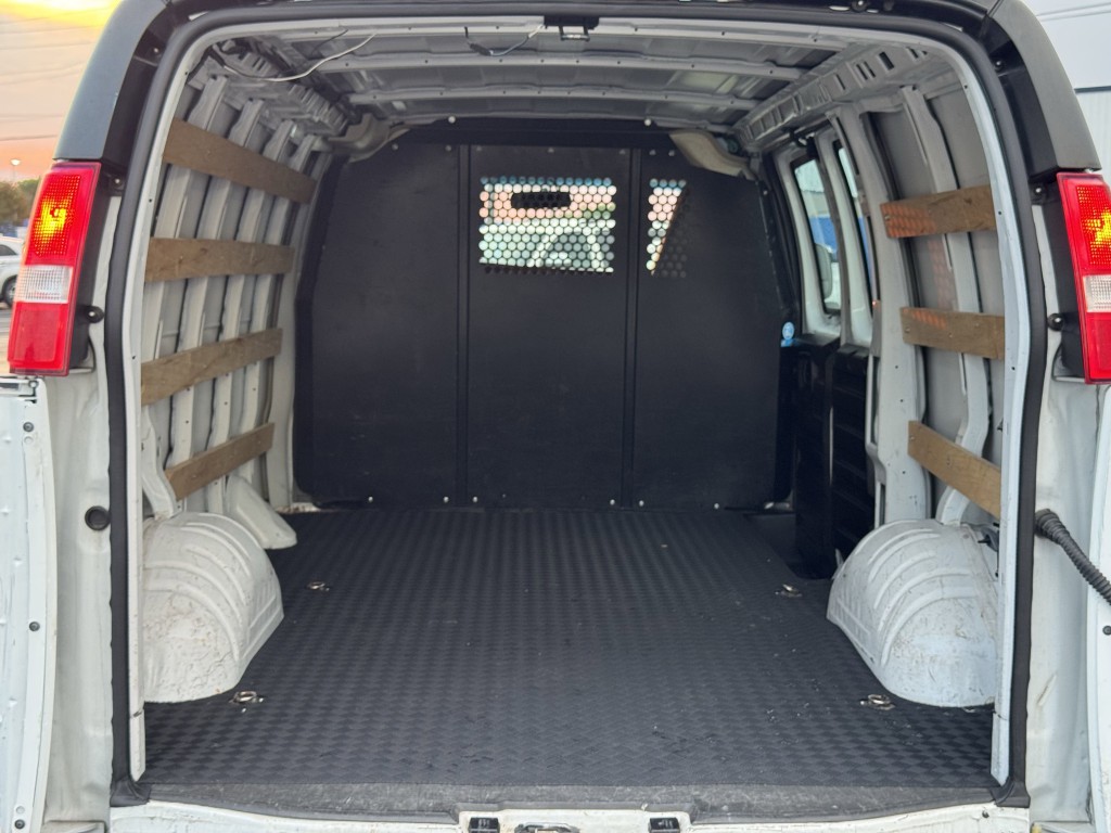 2023 Chevrolet Express Image 22