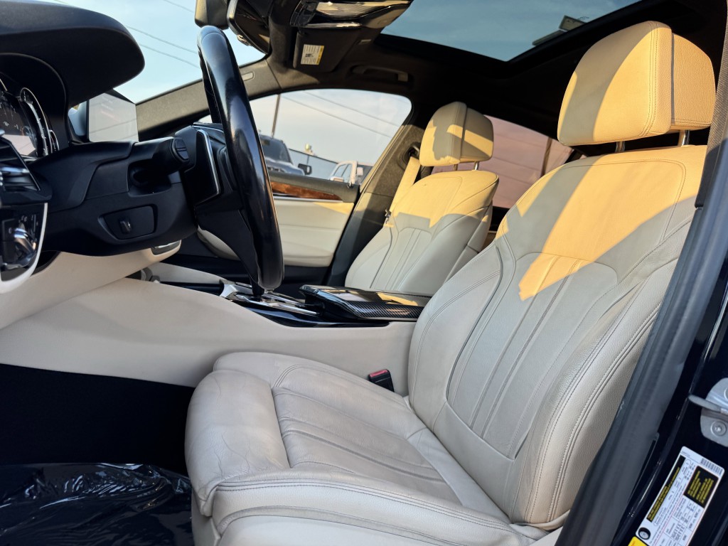 2017 BMW 5 Series Image 24