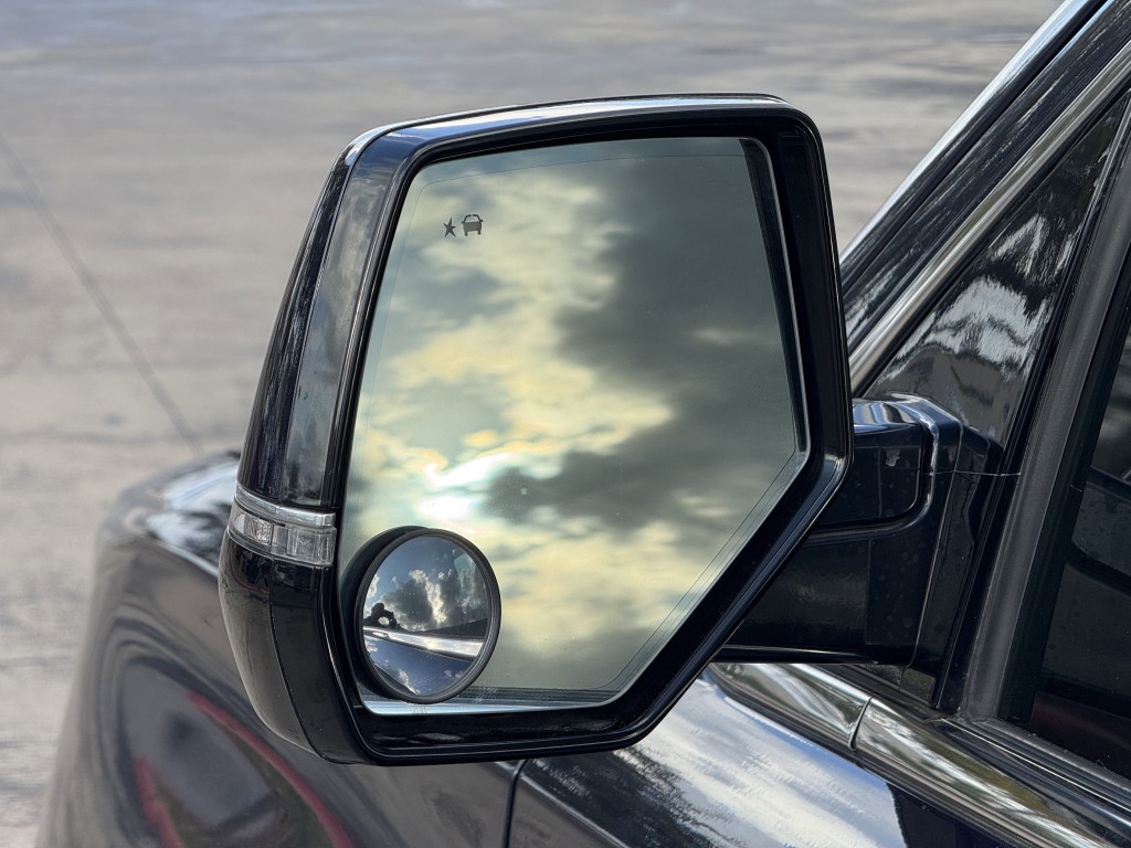 2017 Cadillac Escalade Image 11