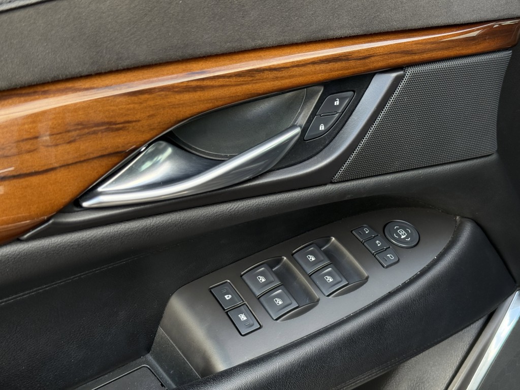 2017 Cadillac Escalade Image 27