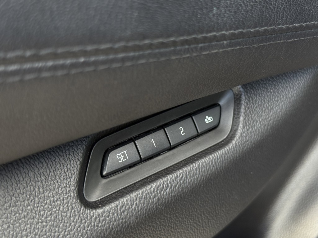 2017 Cadillac Escalade Image 28