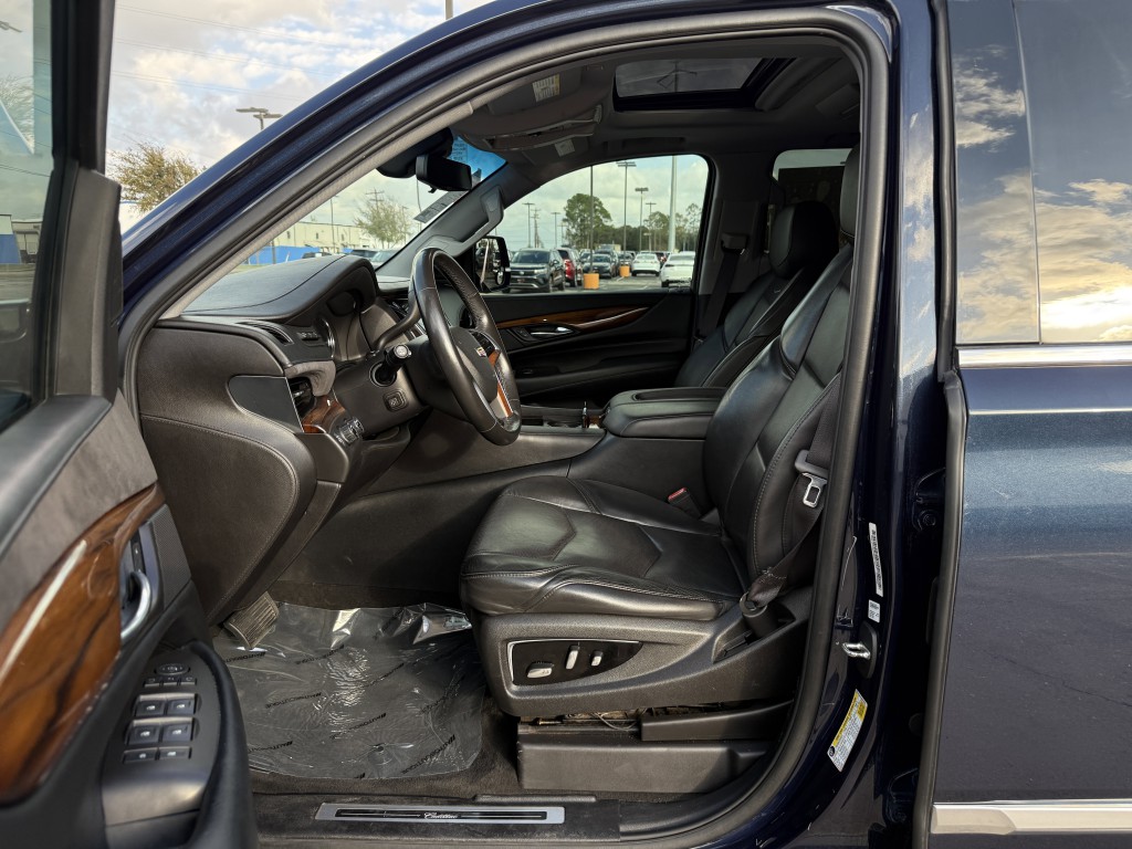2017 Cadillac Escalade Image 31