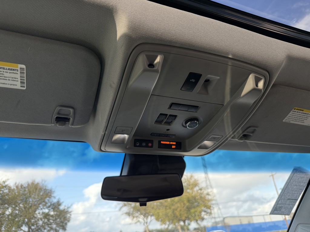 2017 Cadillac Escalade Image 33