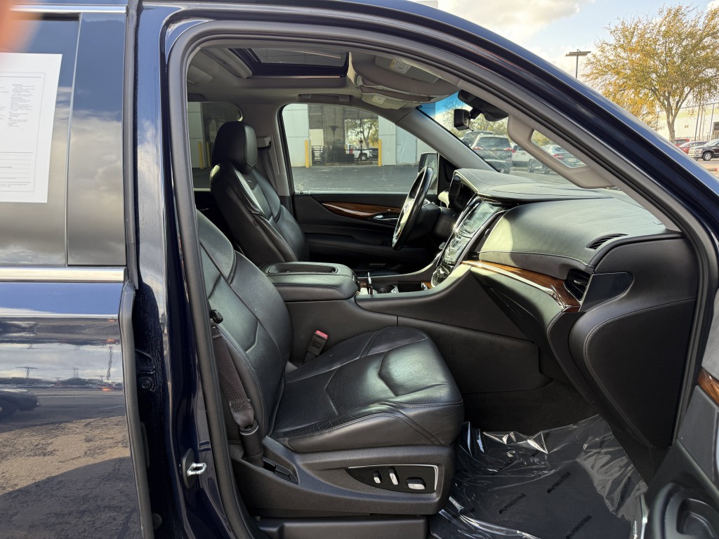 2017 Cadillac Escalade Image 34