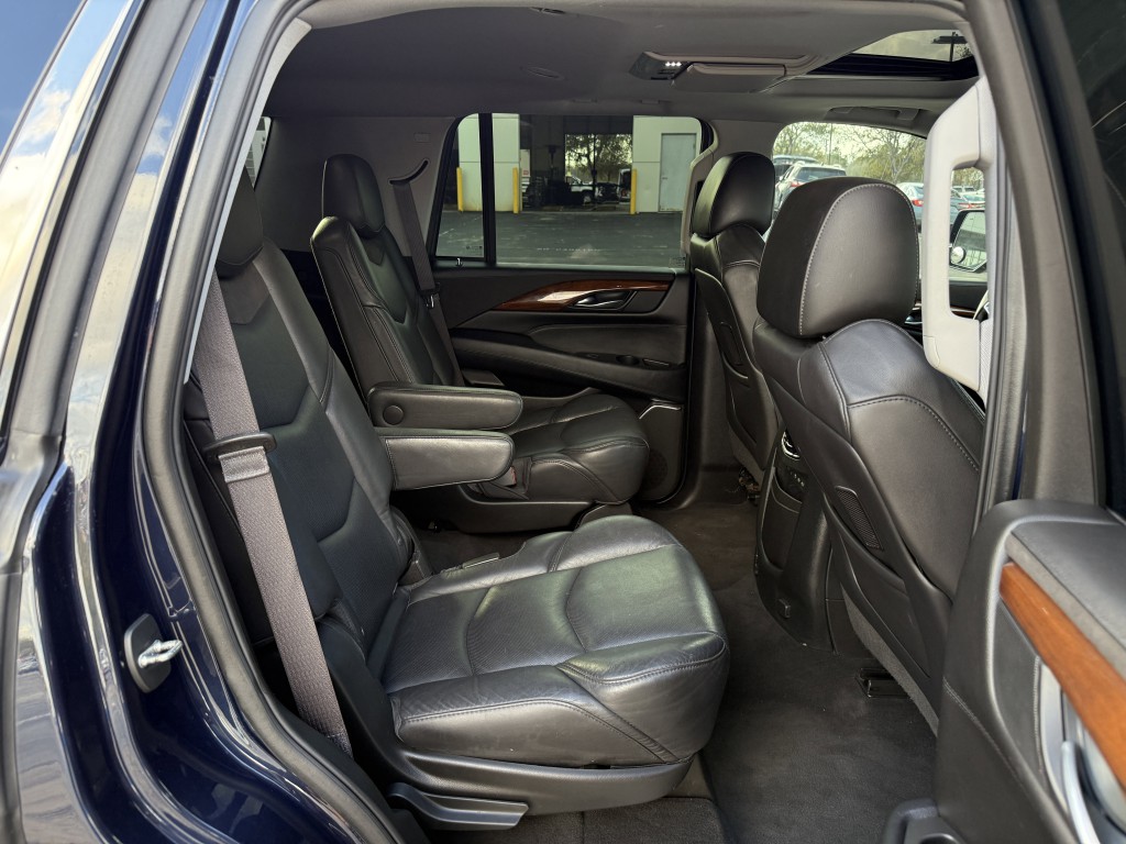 2017 Cadillac Escalade Image 37