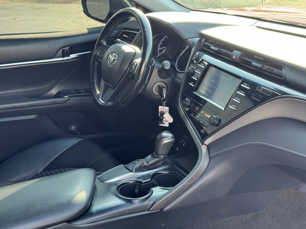 2019 Toyota Camry Image 12