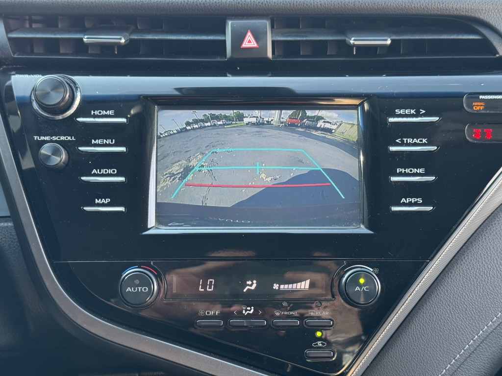 2019 Toyota Camry Image 19