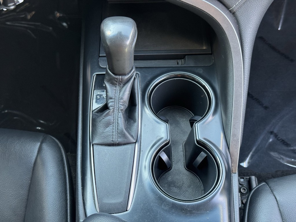2019 Toyota Camry Image 20
