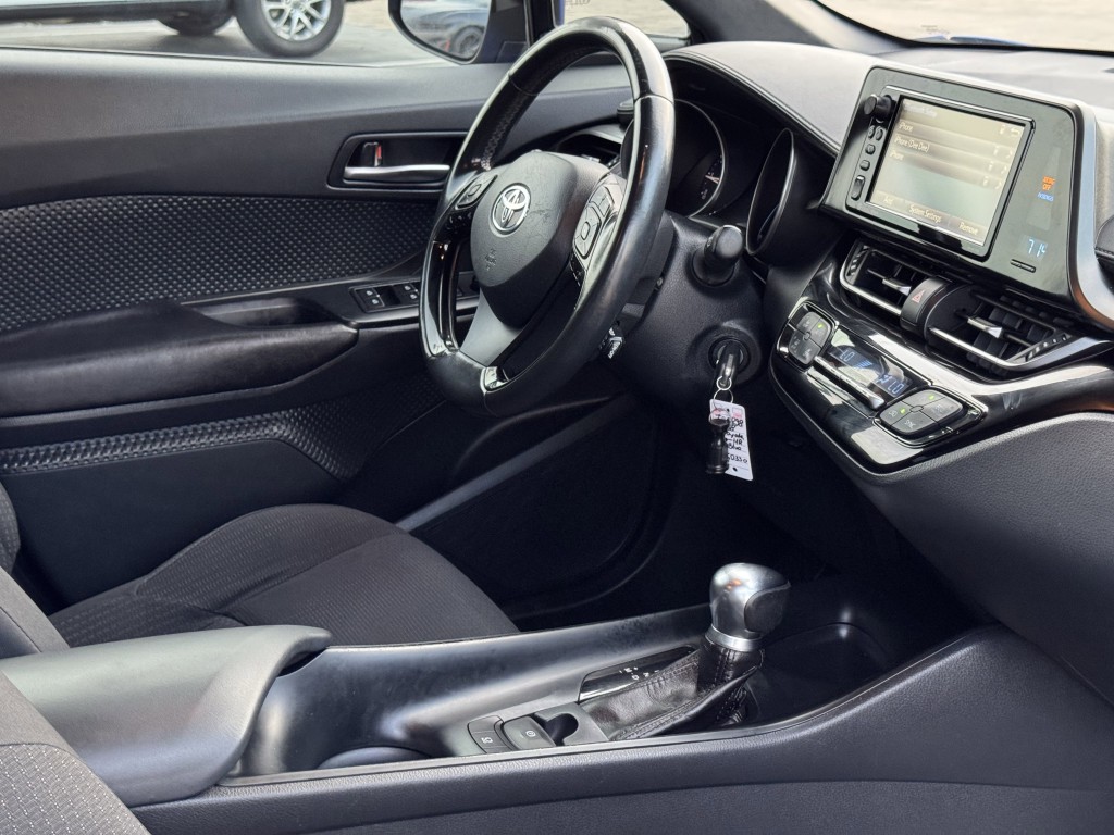 2018 Toyota C-HR Image 12