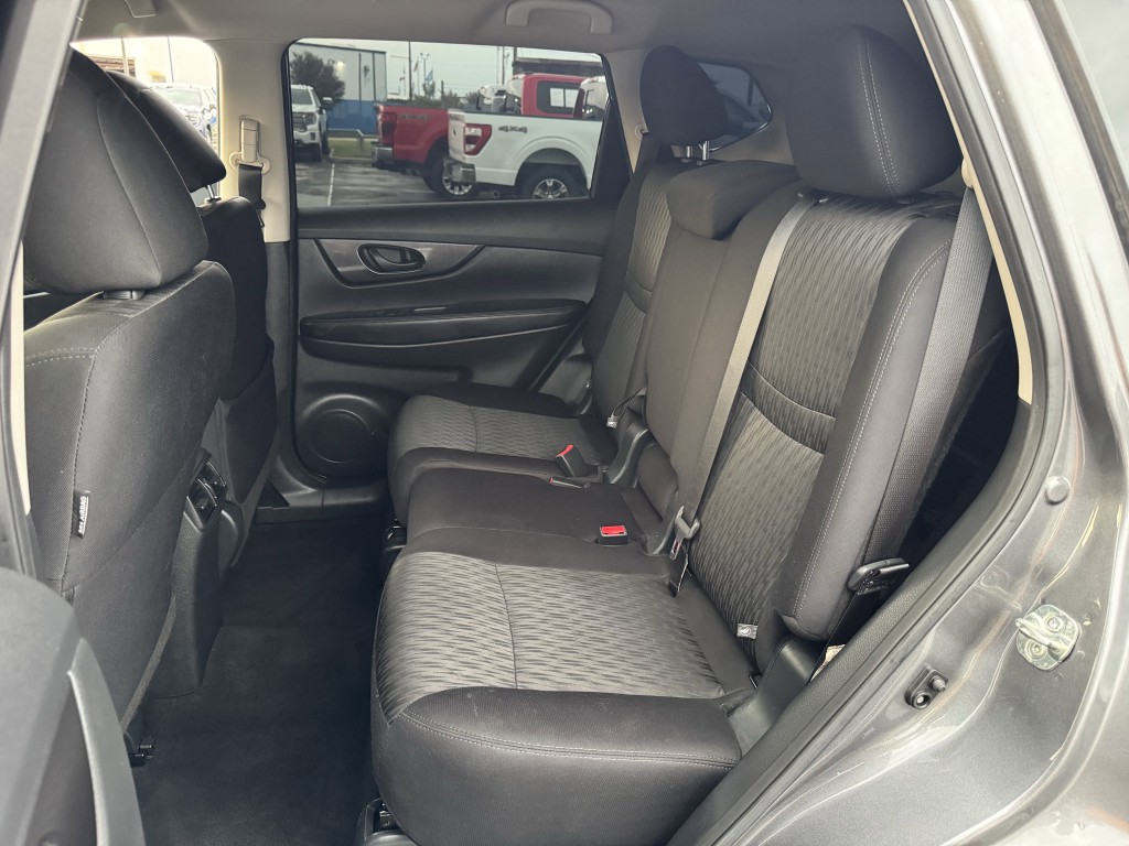 2020 Nissan Rogue Image 25
