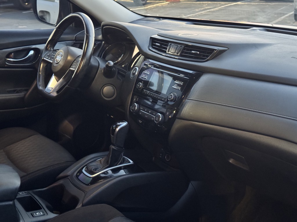 2017 Nissan Rogue Image 13