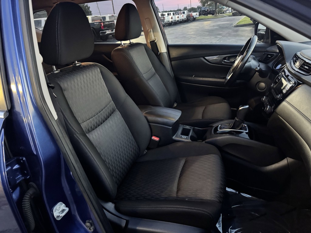 2017 Nissan Rogue Image 24