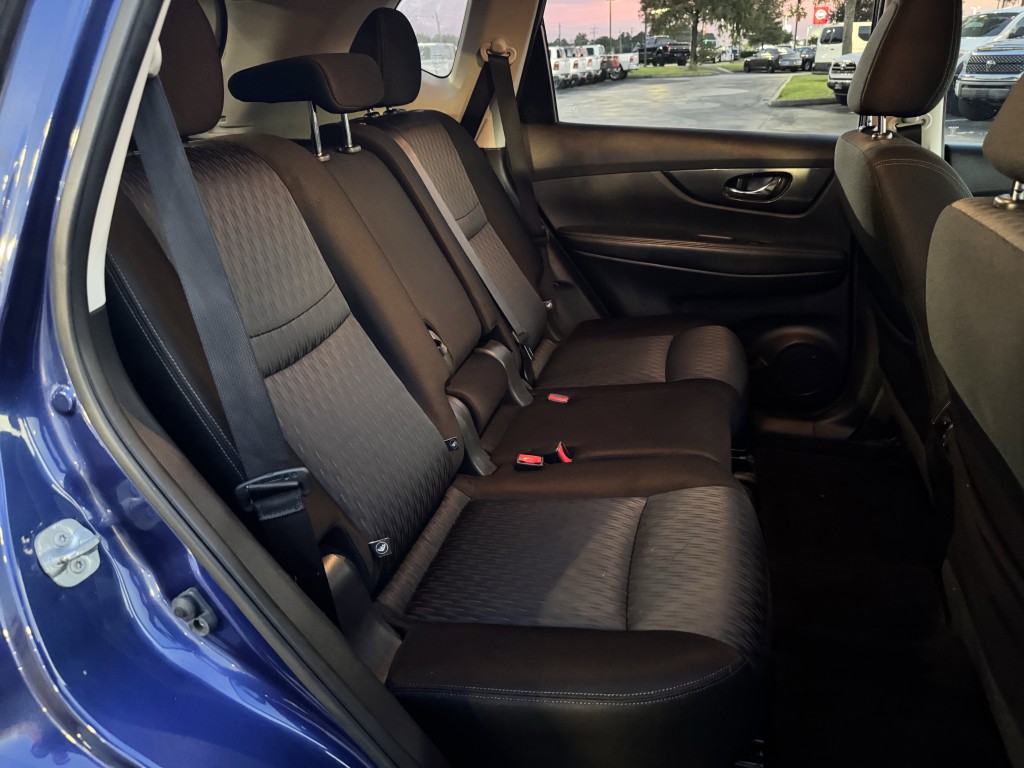 2017 Nissan Rogue Image 25