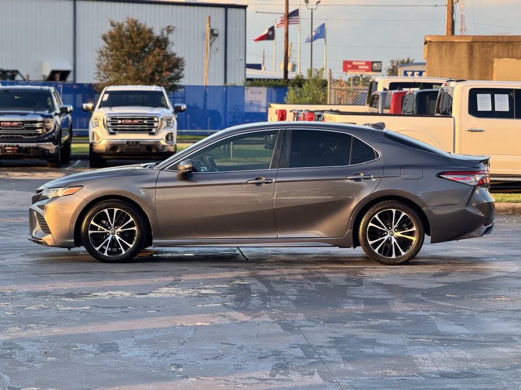 2019 Toyota Camry Image 9