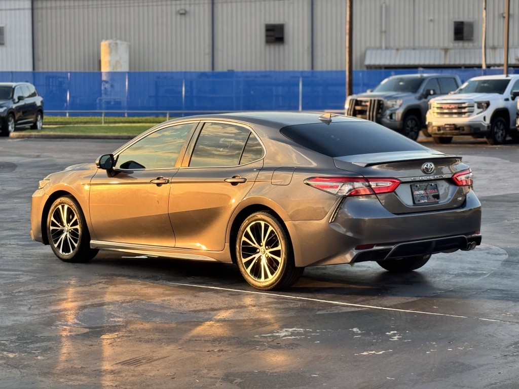 2019 Toyota Camry Image 10