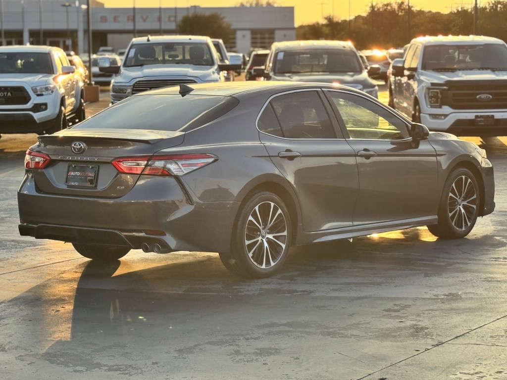2019 Toyota Camry Image 11