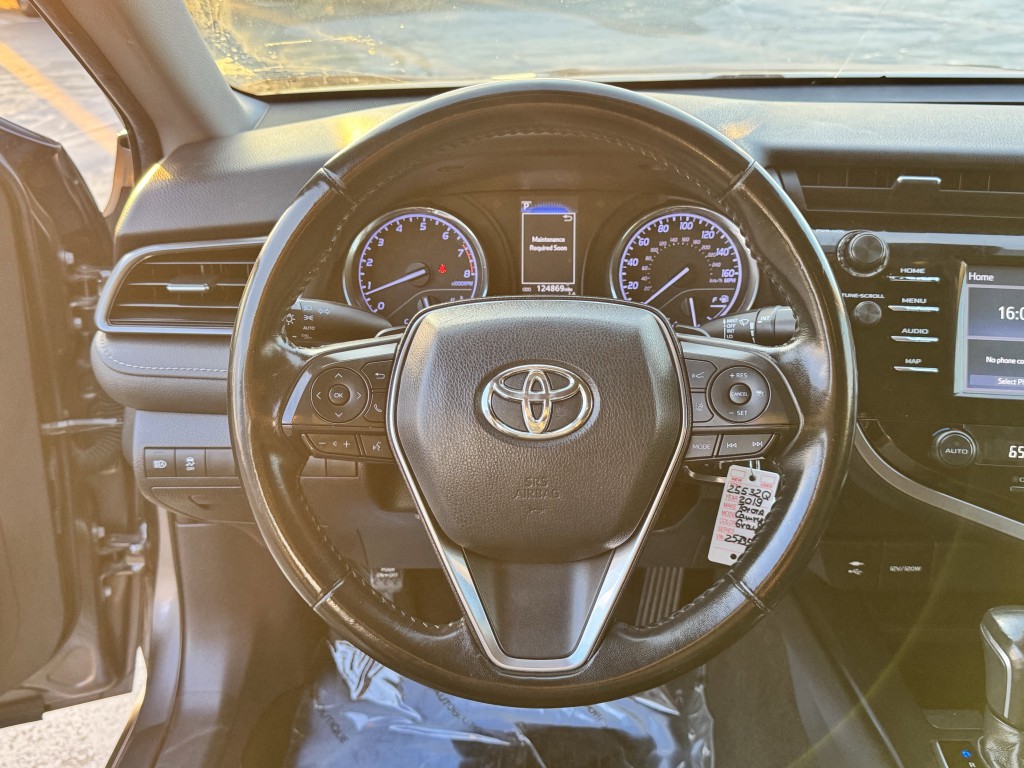2019 Toyota Camry Image 15