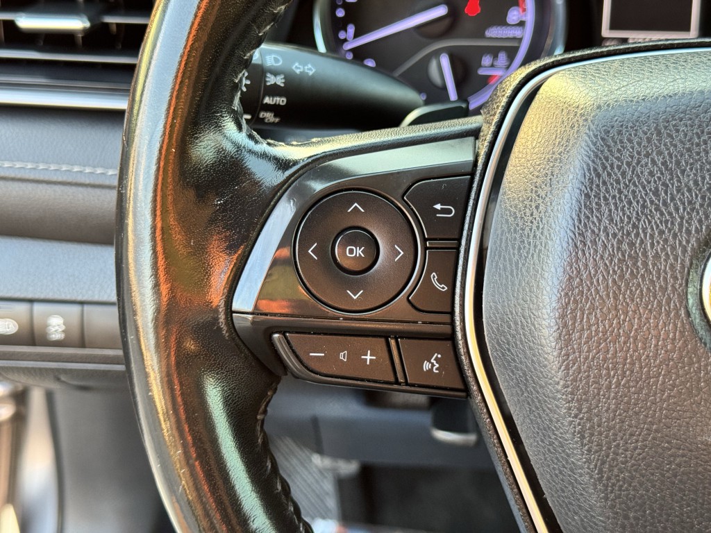 2019 Toyota Camry Image 16