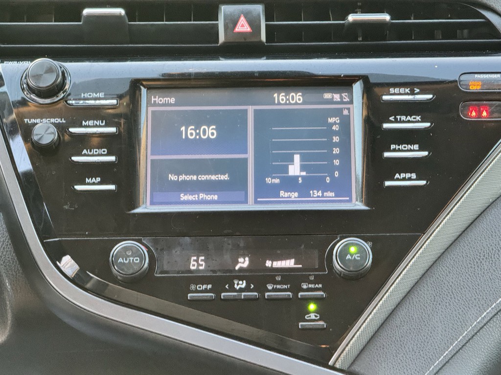 2019 Toyota Camry Image 19