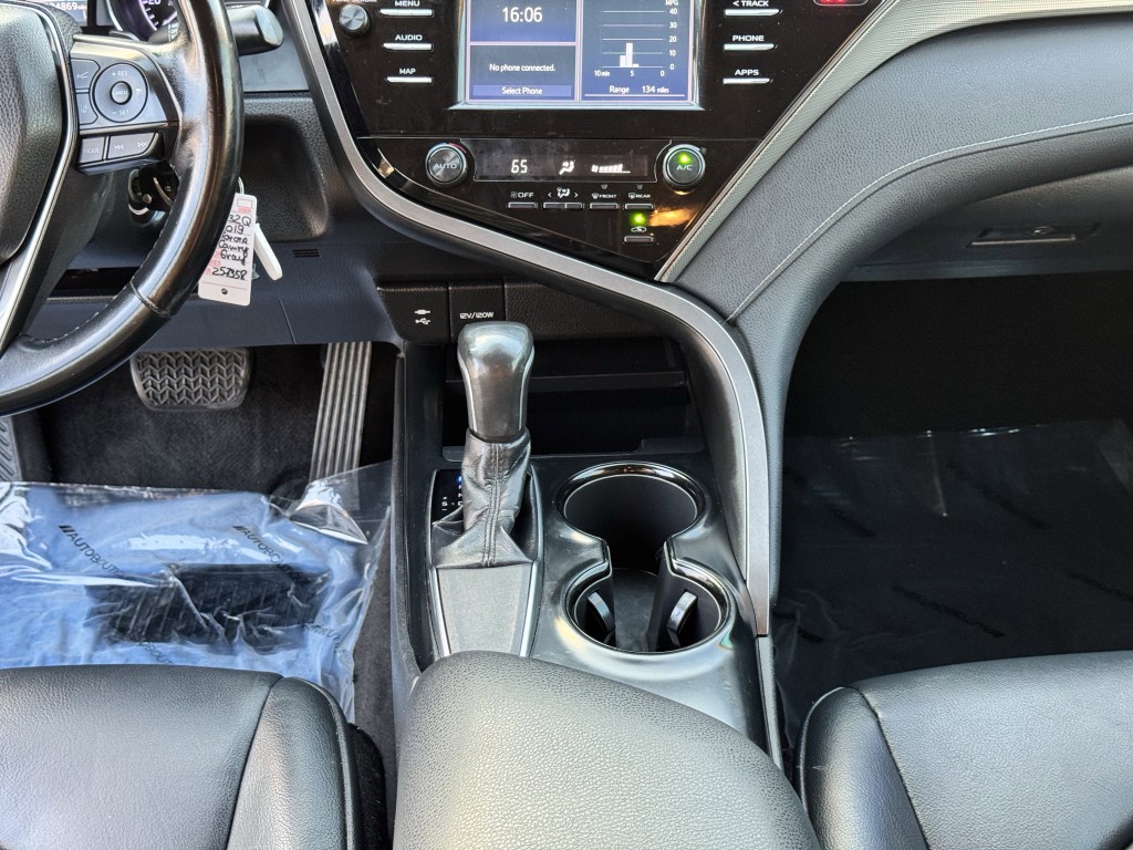 2019 Toyota Camry Image 21