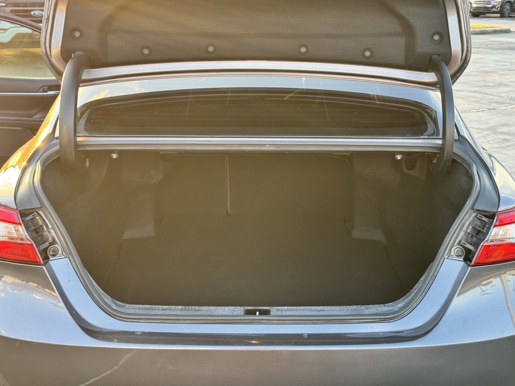 2019 Toyota Camry Image 26
