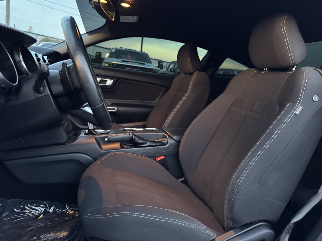 2020 Ford Mustang Image 21