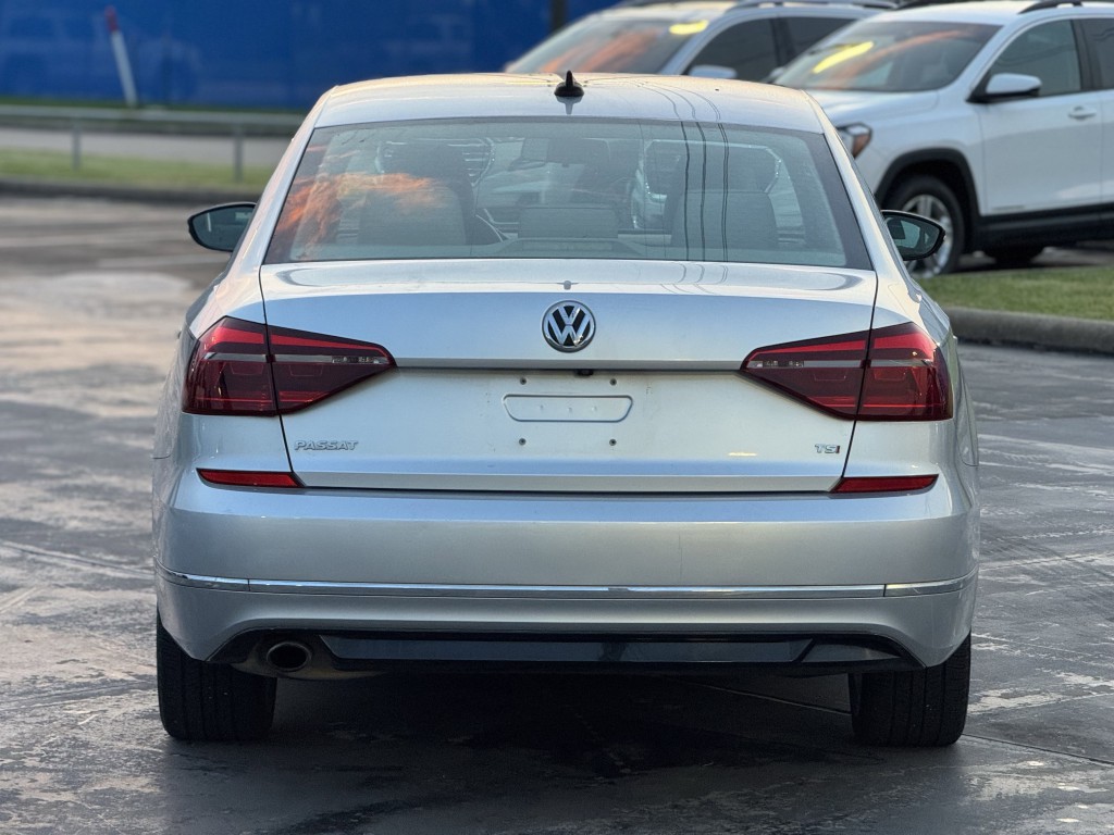 2018 Volkswagen Passat Image 7