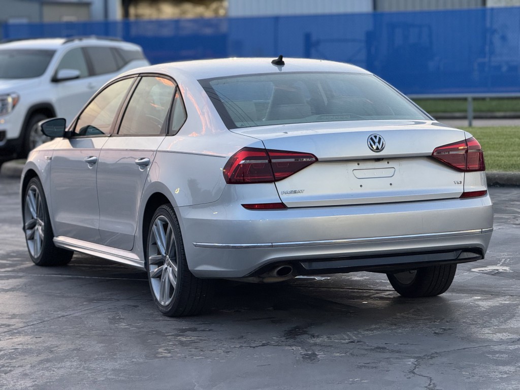 2018 Volkswagen Passat Image 8