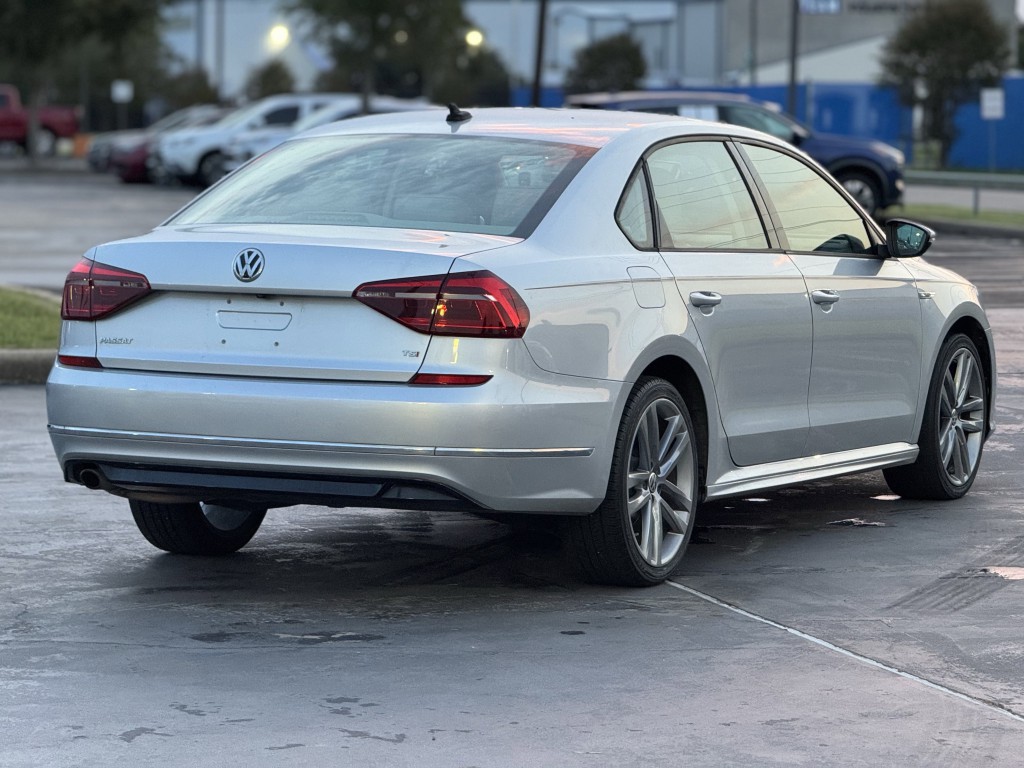 2018 Volkswagen Passat Image 9
