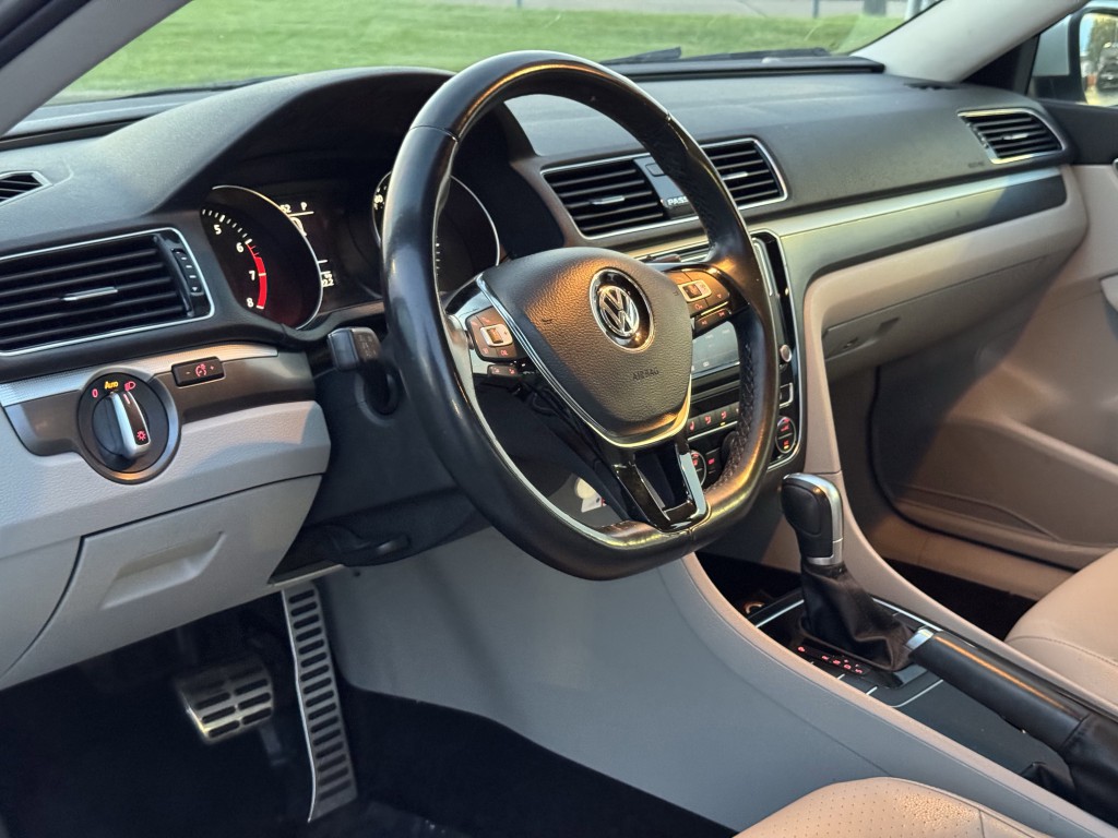 2018 Volkswagen Passat Image 12