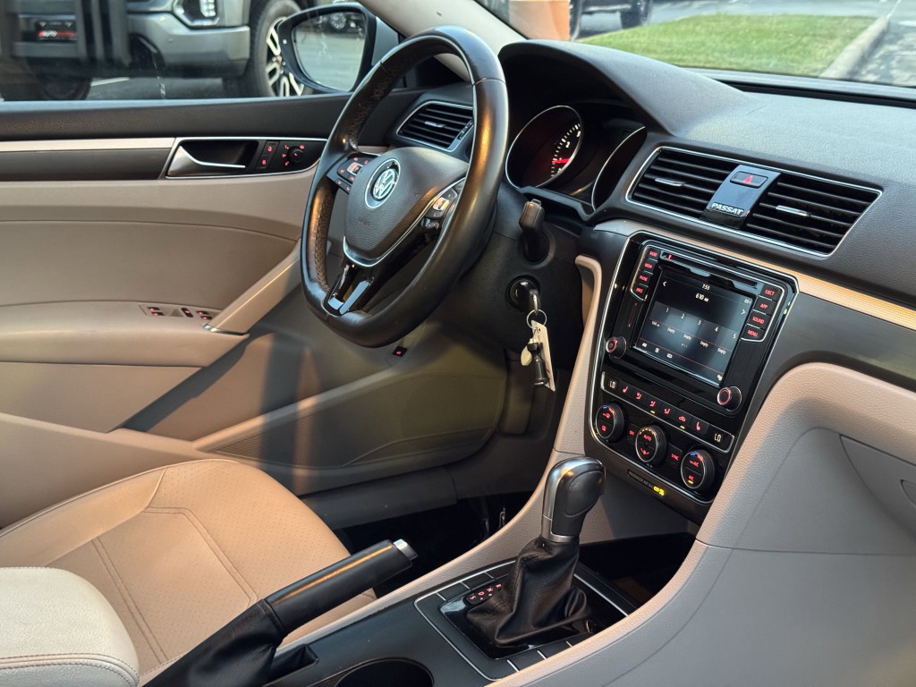 2018 Volkswagen Passat Image 13