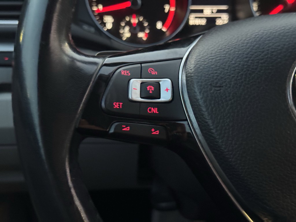 2018 Volkswagen Passat Image 16